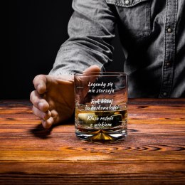 Urodzinowa szklanka do whisky - prezent na trzydziestkę